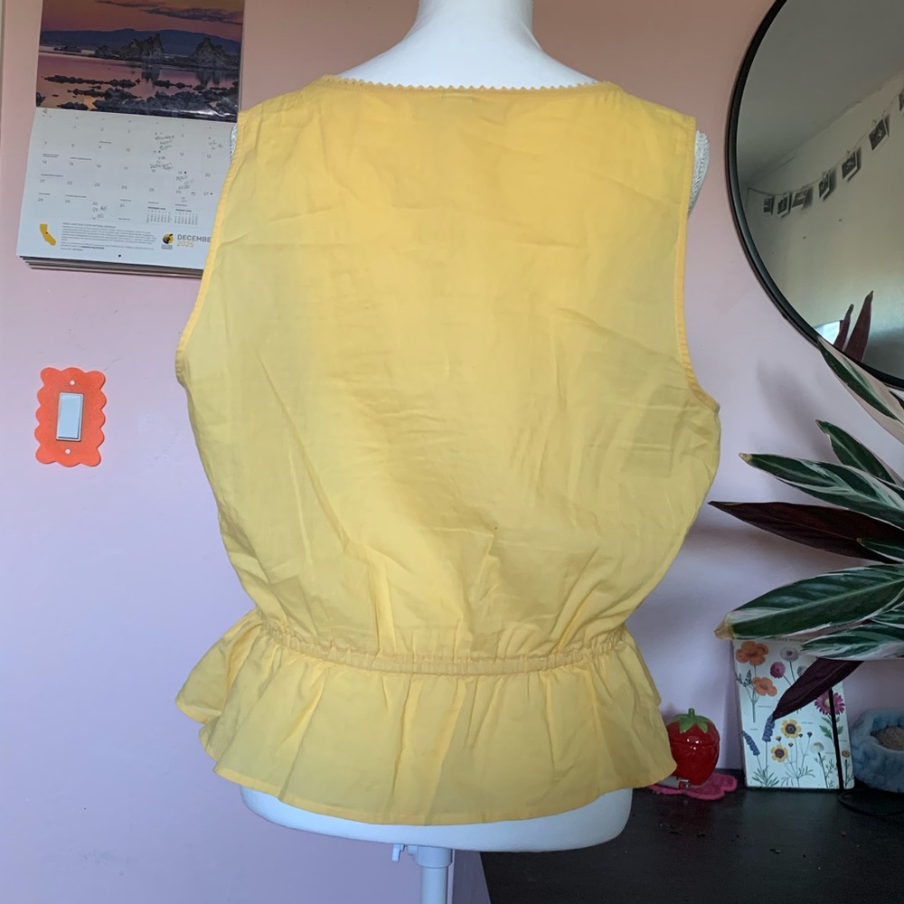 Old Navy Cotton Yellow Lace Tank Top - Picture 3 of 5